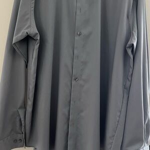 Kenneth Cole reaction Men’s gray button down shirt / Regular fit